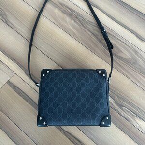 Gucci GG Supreme Trunk Messenger Bag Authentic Crossbody